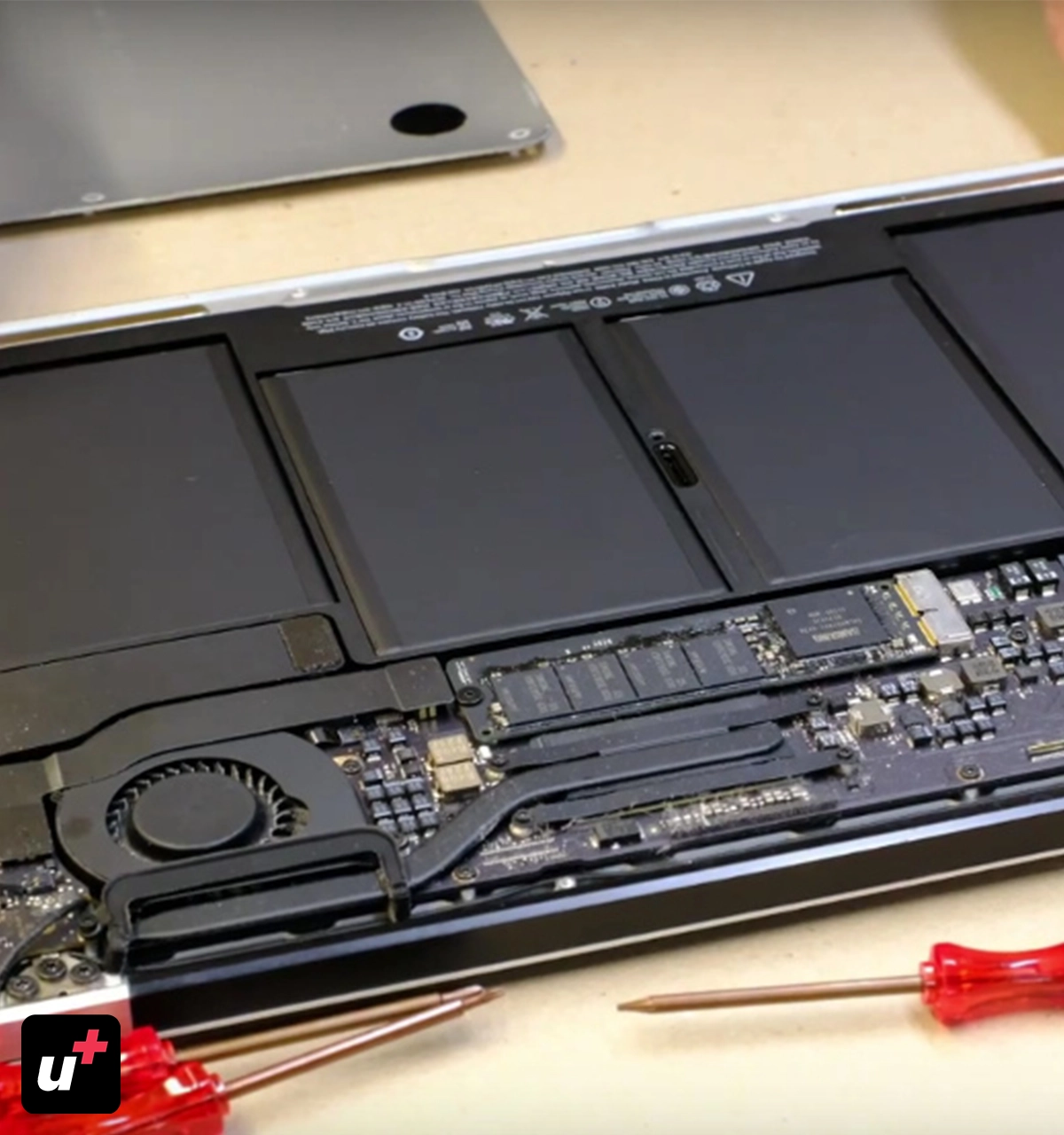 So prüfst du Zustand und Zyklen deines MacBook Akkus